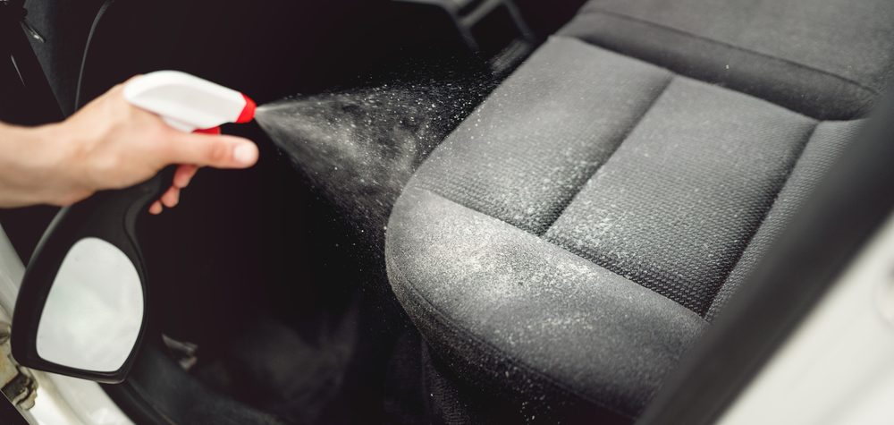 Cómo limpiar la tapicería del coche según el tipo de material